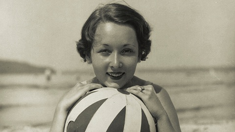 There is a fashionable old photo exhibitio