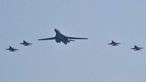 Can the US B-1 strategic bomber's visit