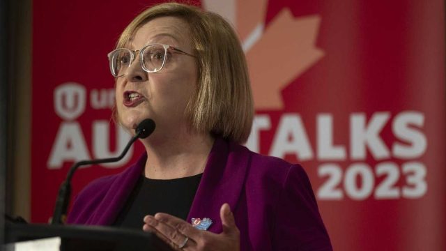 Ford and Union Begin Crucial Contract Nego