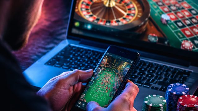 Exploring the Popularity of Online G