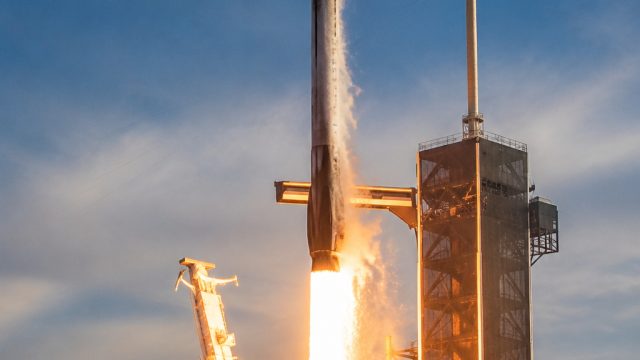 SpaceX Stock Fluctuates: What Invest