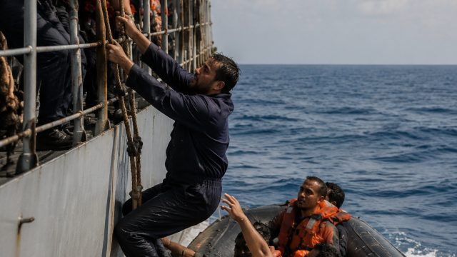 UN Initiates Massive Evacuation of Stranded Sailors in Gulf Waters