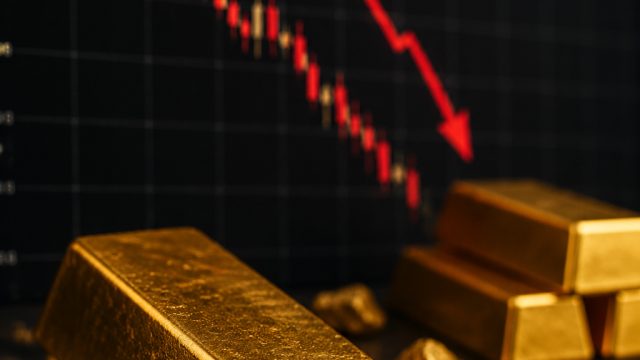 Gold Price Trends: Key Support Levels Under Pressure as Sellers Move In